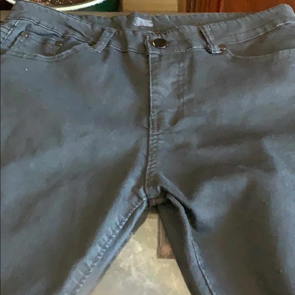 Men’s black ripped jeans. Size 33 - Picture 2 of 7